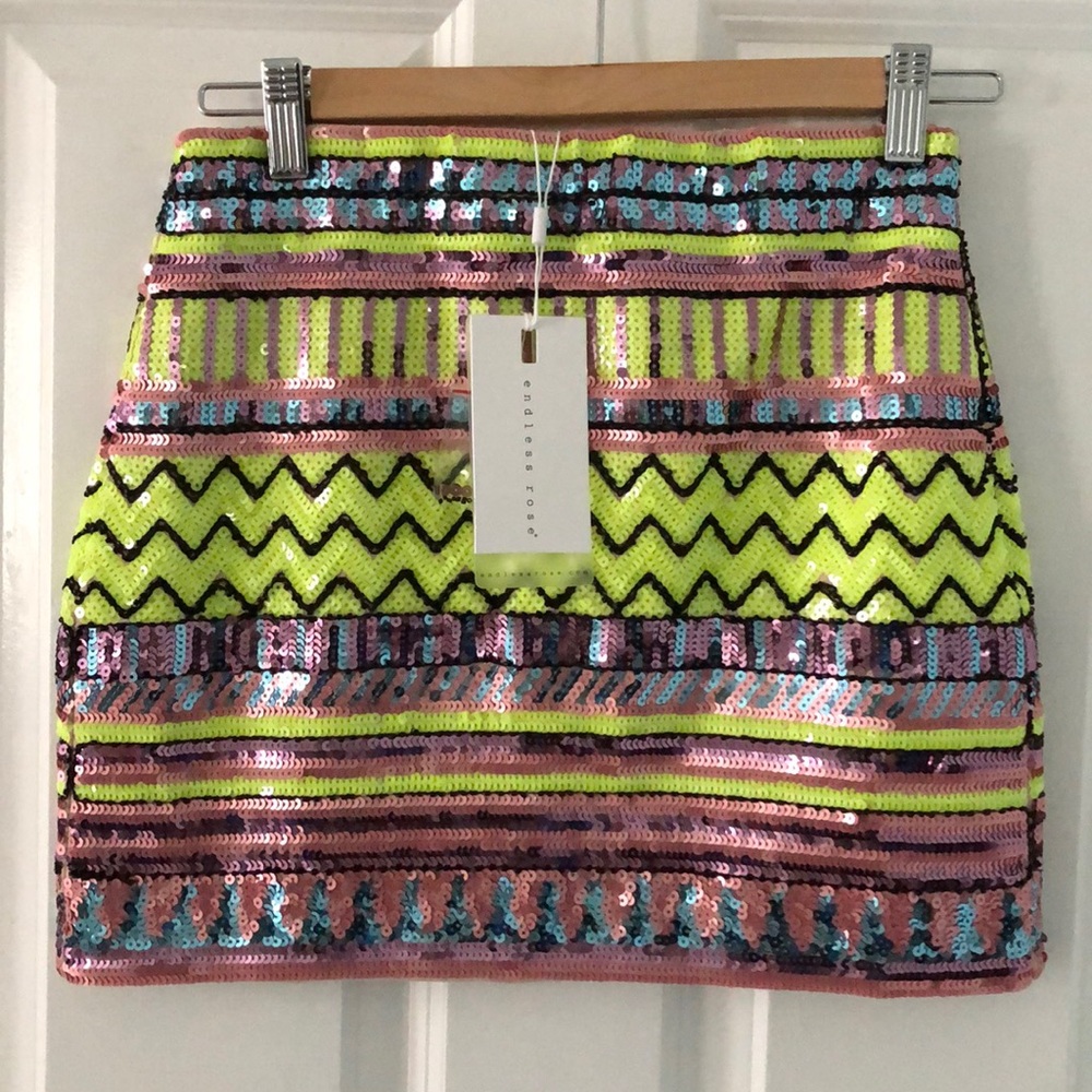 NWT very fun and bright sequins skirt from Vici sz XS